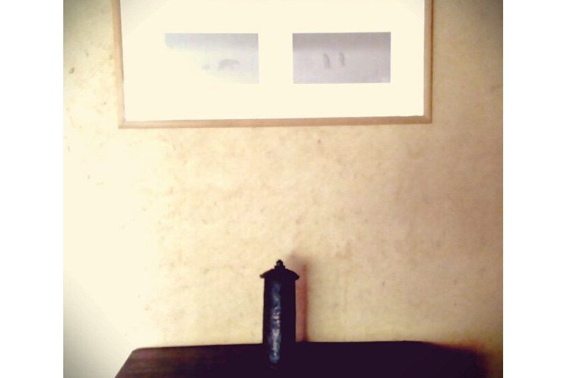 鬼ヶ島錆黒経筒掛花入れ